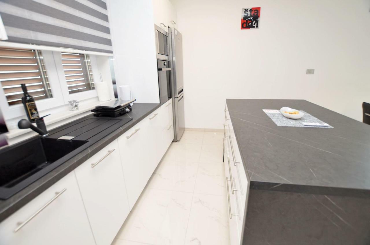 Apartments Golden Hour Jurdani Luaran gambar